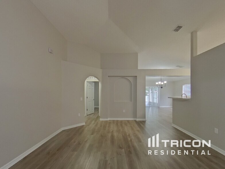 Building Photo - 407 Nuestra Pl