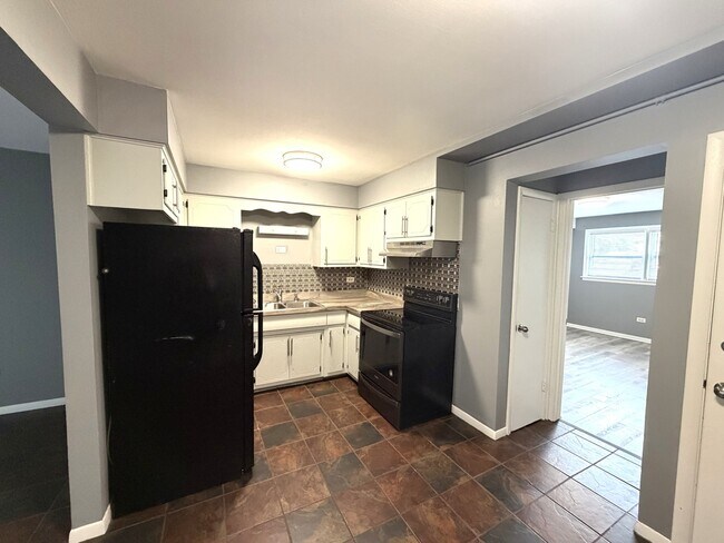 Building Photo - 3754 W 120th St