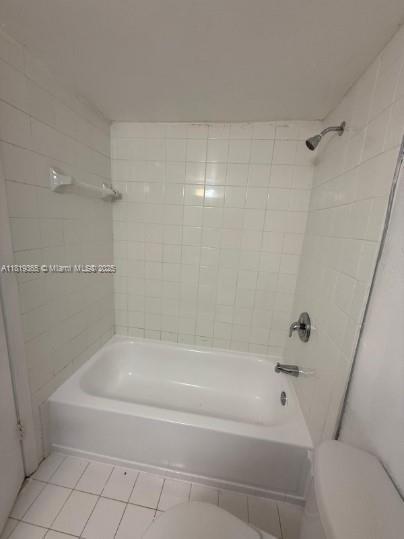 Building Photo - 1305 W 46th St