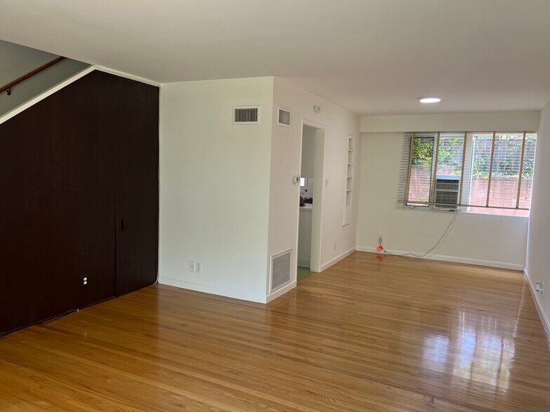 Building Photo - 1317 Lucile Ave