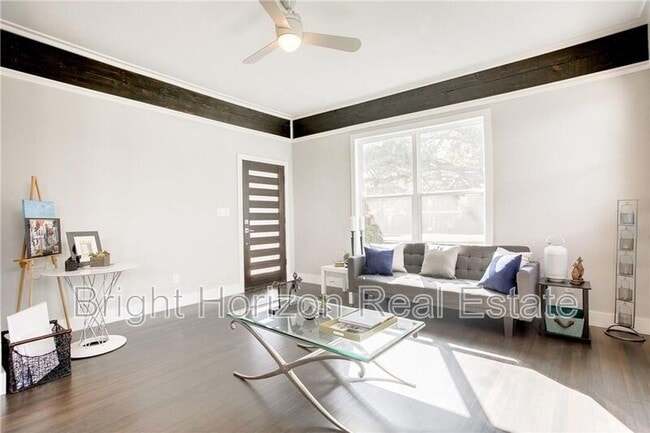 Building Photo - 1821 W 10th St