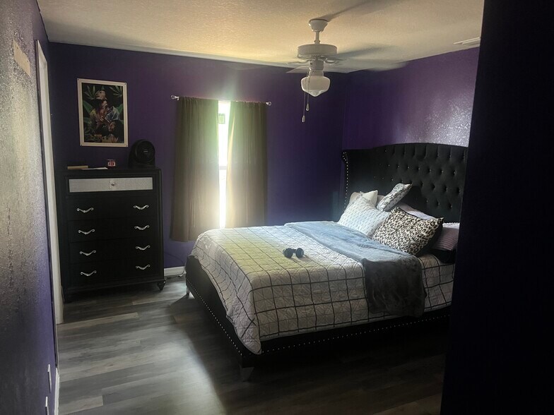 Building Photo - 2054 Detroit Dr