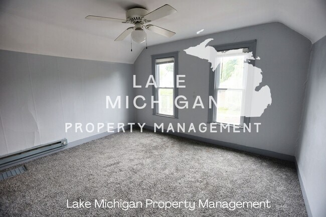 Building Photo - 744 Lake Michigan Dr NW