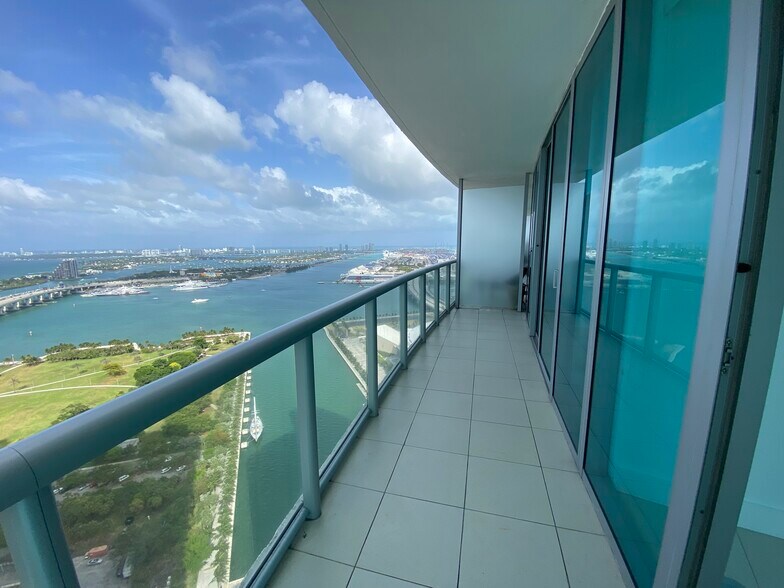 Building Photo - 888 Biscayne Blvd