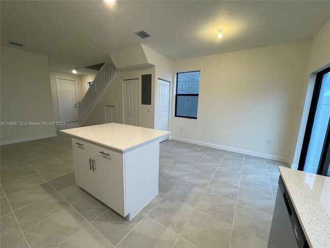 Building Photo - 3322 W 114th Terrace