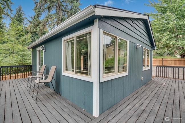 Building Photo - Private Property 2 BD, 2 BATH House!