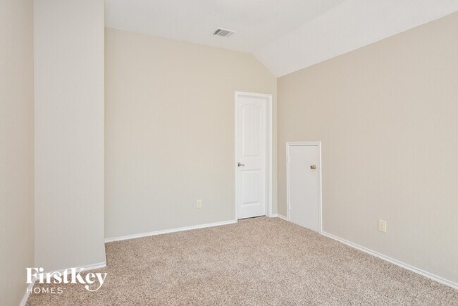 Building Photo - 8817 Tenderfoot Ln