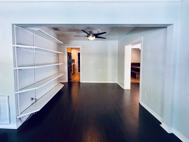 Building Photo - Elegant and Updated 3/2 Pool Home just min...