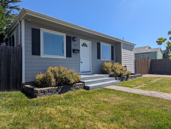 Building Photo - Fantastic 2-Bedroom, 2-Bath Home With Bonus Space!