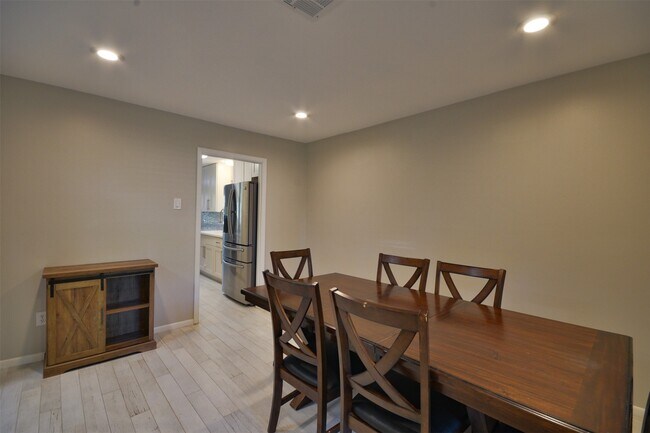 Building Photo - 1420 Sweet Gum Ln