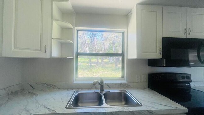 Building Photo - 703 Gotts Rd