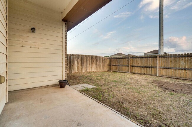Building Photo - 130 Hidden Springs Dr