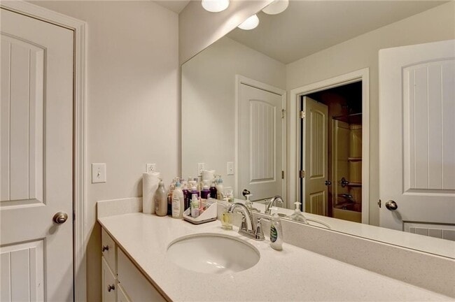 Building Photo - 115 Eleanora Pk