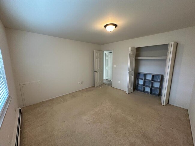 Building Photo - 1918 Axtell Dr