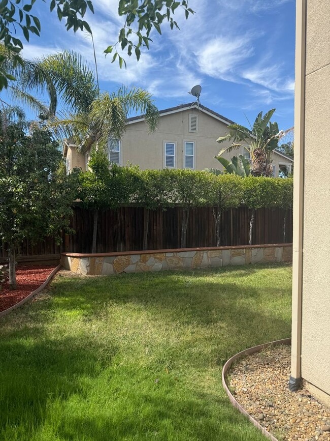 Building Photo - Stunning 5-Bedroom, 4-Bath Home in Prime B...