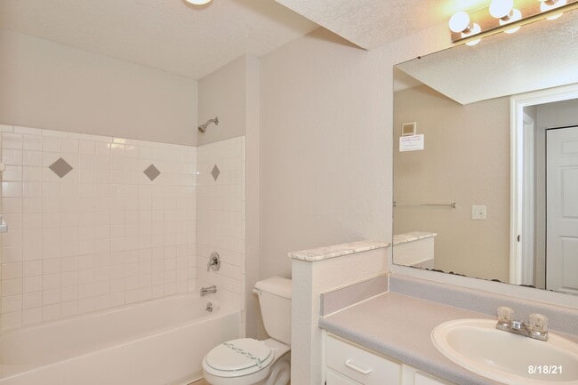 Building Photo - 827 Camargo Way