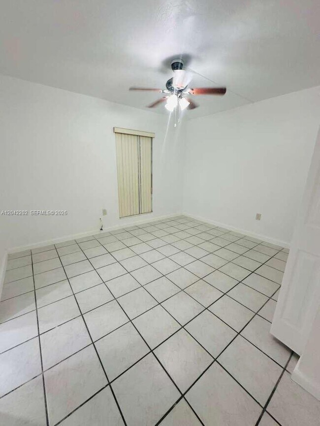 Building Photo - 1230 W 54th St
