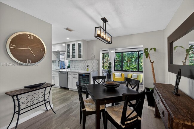 Building Photo - 371 SE 3rd St