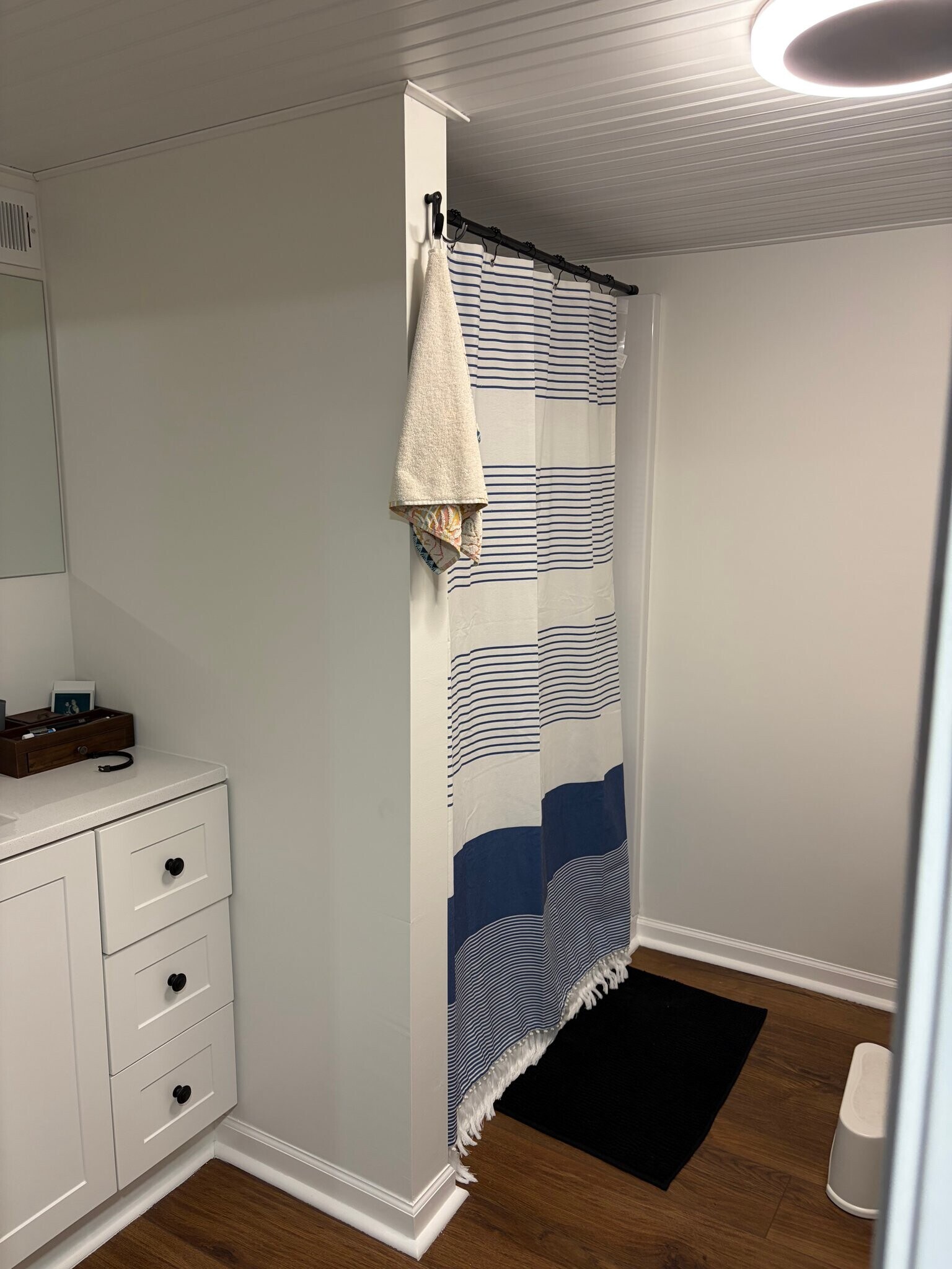 Building Photo - 7252 Thomas Dr