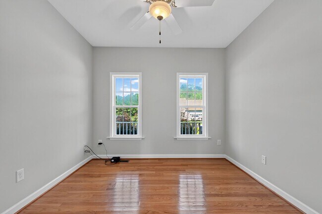 Building Photo - 147 Watersedge Ln