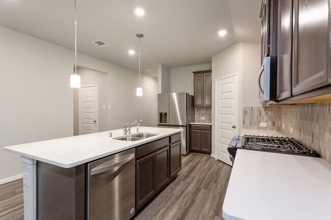 Building Photo - 6915 Lebec Dr
