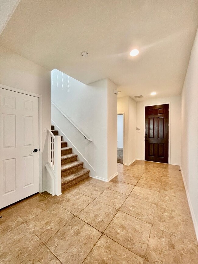 Building Photo - Spacious 4 Bedroom Home with Multiple Living Areas