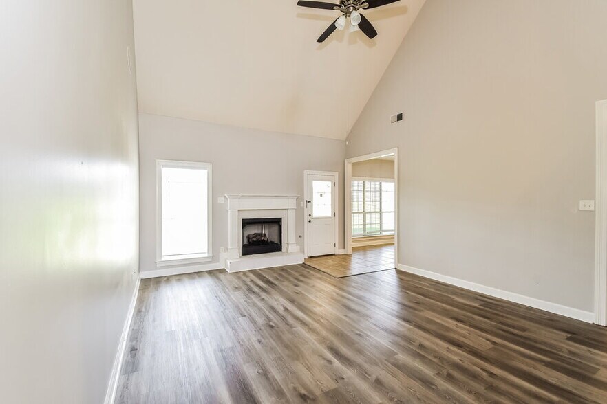 Building Photo - 1275 Heritage Lake Dr