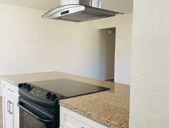 Building Photo - 4432 La Cresta Way