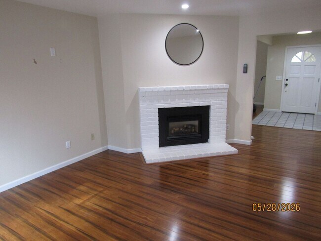 Building Photo - Beautiful single story 3 bedroom house with large back yard. Private cul- de- sac. Bonus office/ ...