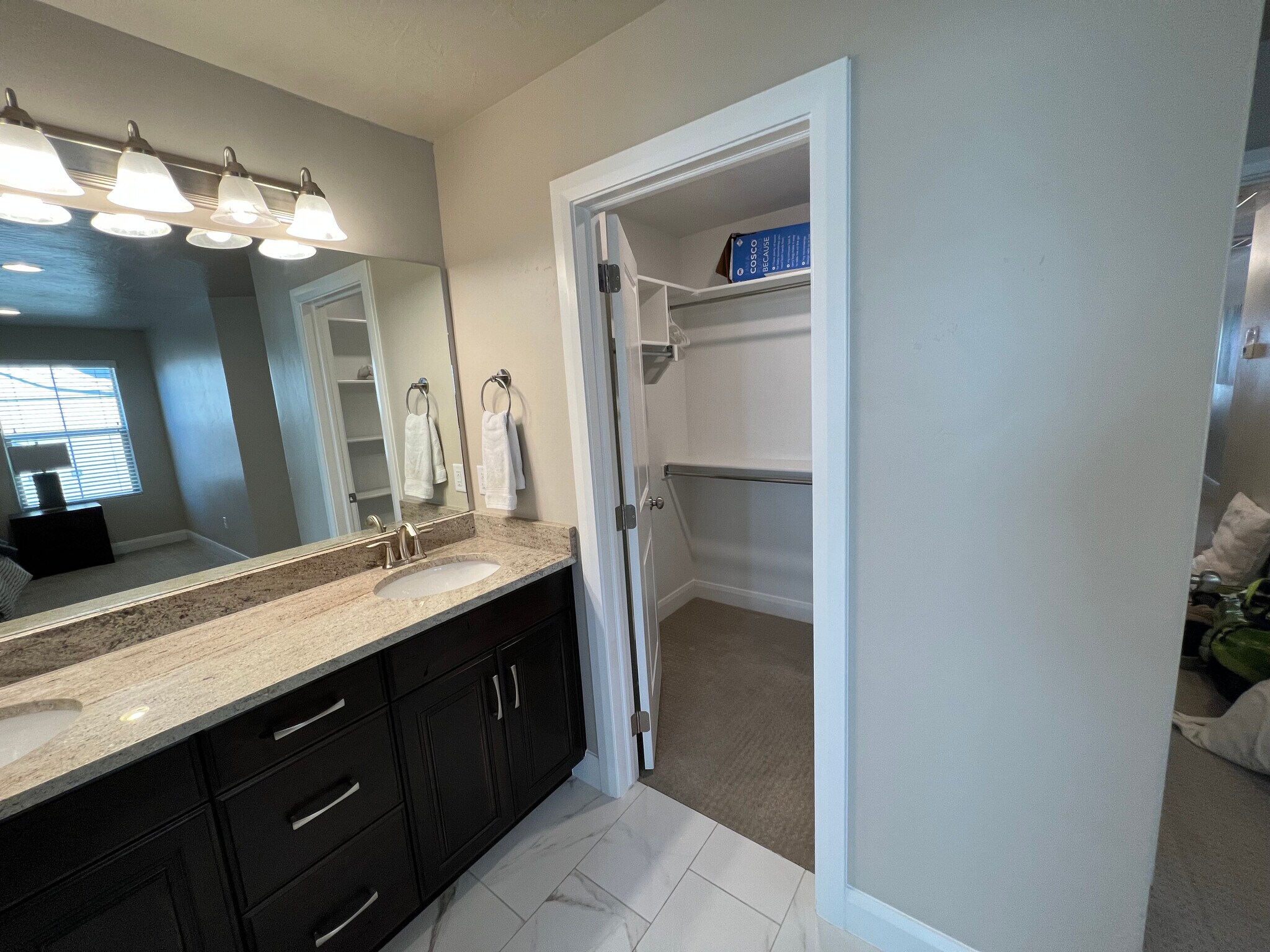 Building Photo - 1911 E Fiesta Ln