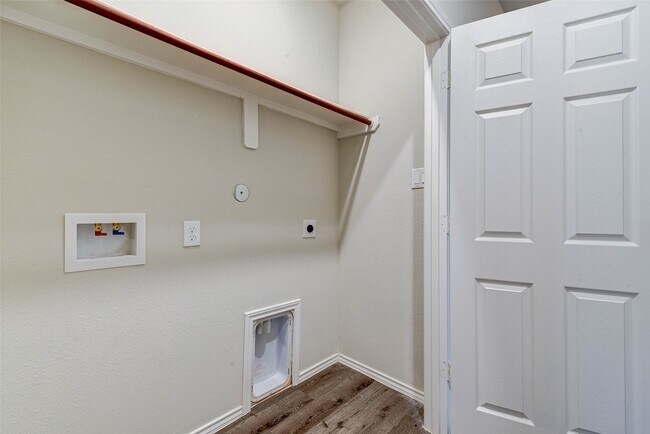 Building Photo - 407 E Avenue G