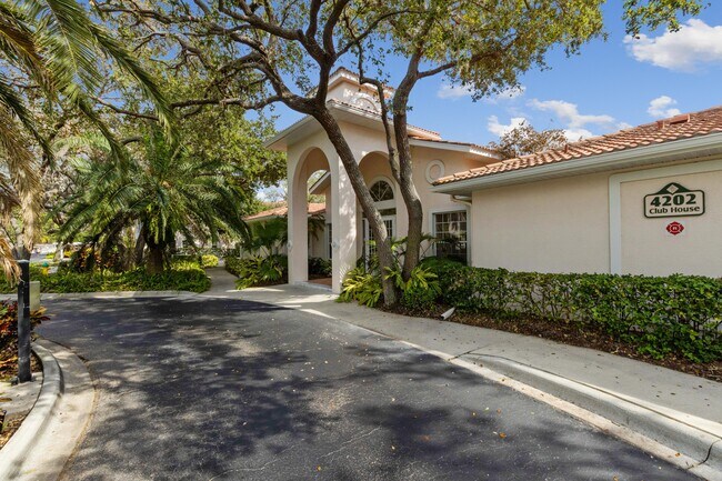 Building Photo - 4240 Central Sarasota Pky