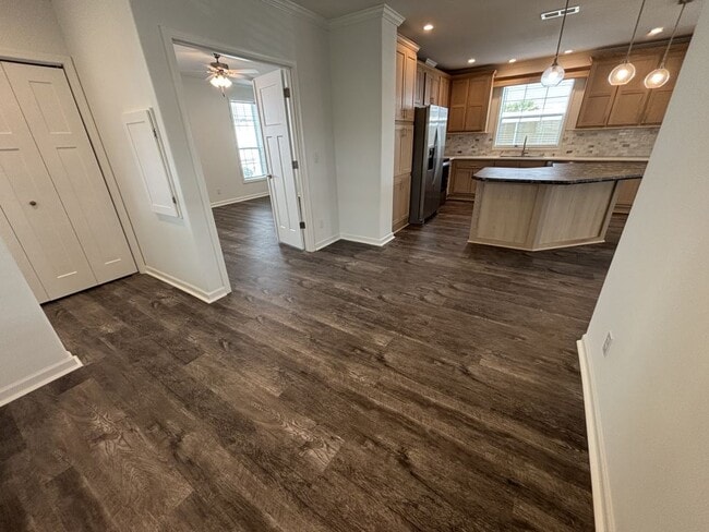 Building Photo - 925 W Sand Cay Ave