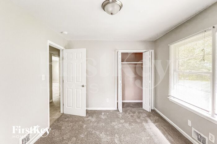 Building Photo - 1107 Indale Pl SW