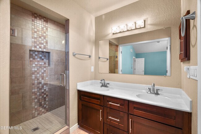 Building Photo - 4644 Loma De Cobre Dr