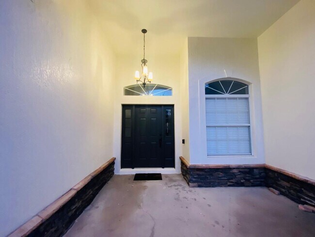 Building Photo - Your Dream Home Awaits! 5 bedroom 3 bath Single Family HOME!!