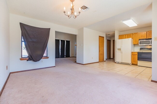 Building Photo - Beautiful 2-Story Home