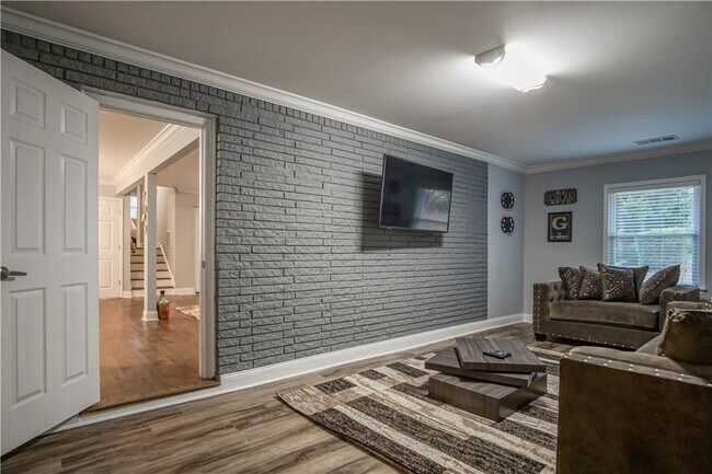 Building Photo - 2640 Casher Dr
