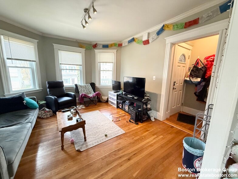 Building Photo - 81 Florence St