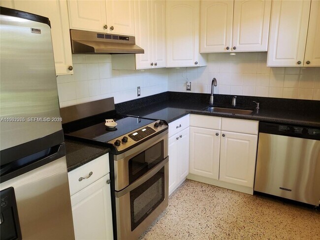 Building Photo - 1601 NE 17th Terrace