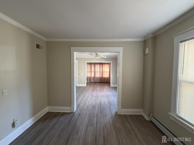 Building Photo - 628 Grove Ave