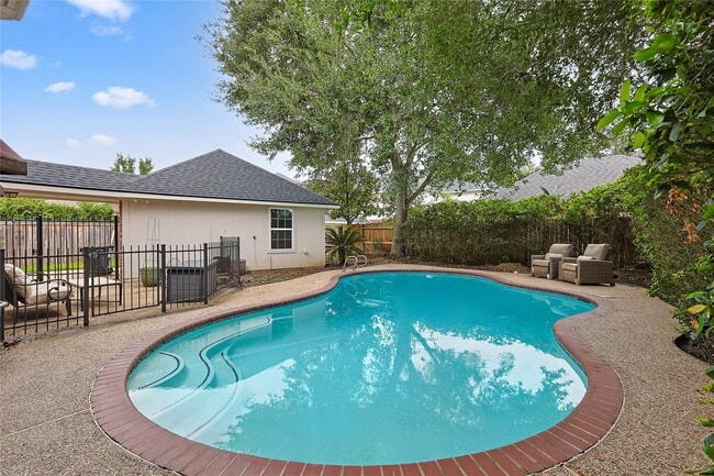 Building Photo - 1415 Meadow Hill Dr