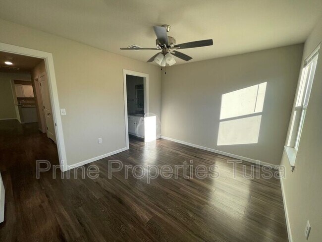 Building Photo - 1517 Rosewood Dr