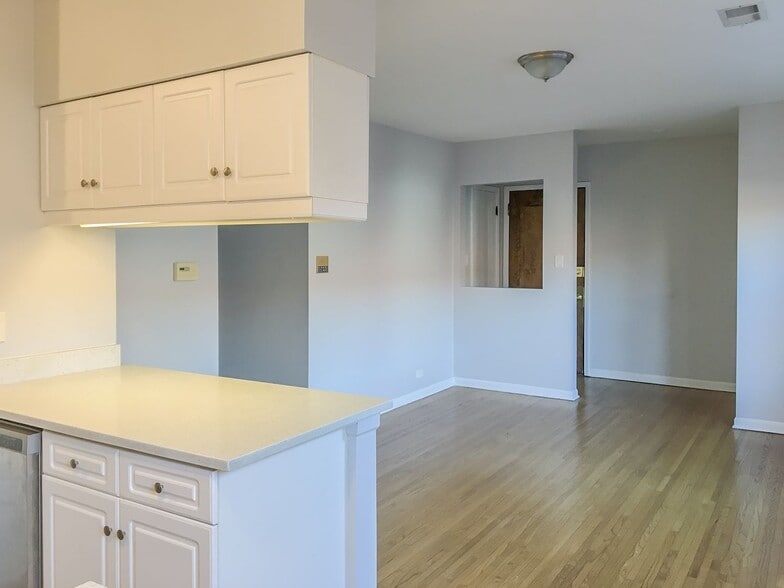 Building Photo - 3706 N Sheffield Ave