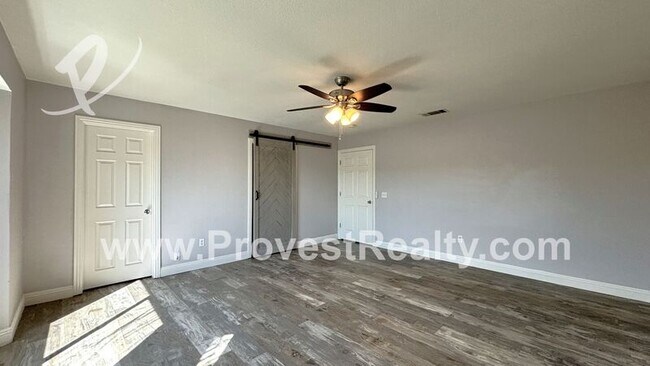 Building Photo - 13930 Hidden Valley Rd