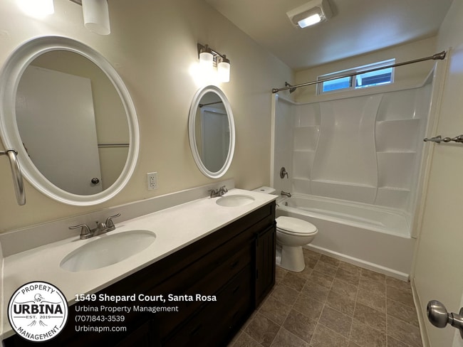 Building Photo - Bright Single Level Two Bedroom Duplex with Private Yard