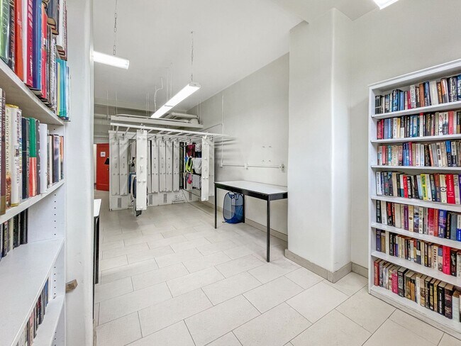 Building Photo - Beautiful 3 bed 3 bath Apartment designed by Lead Architect Steward Wagner and Alfred Fellheimer ...