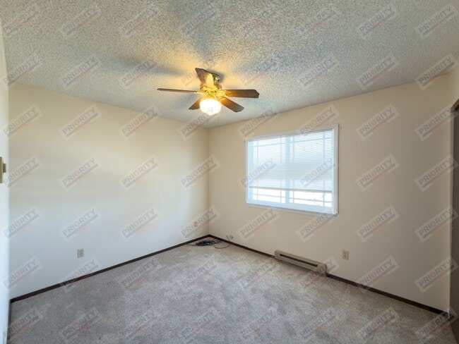 Building Photo - Townhome with a garage