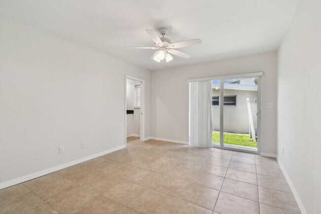 Building Photo - 345 Capri Blvd