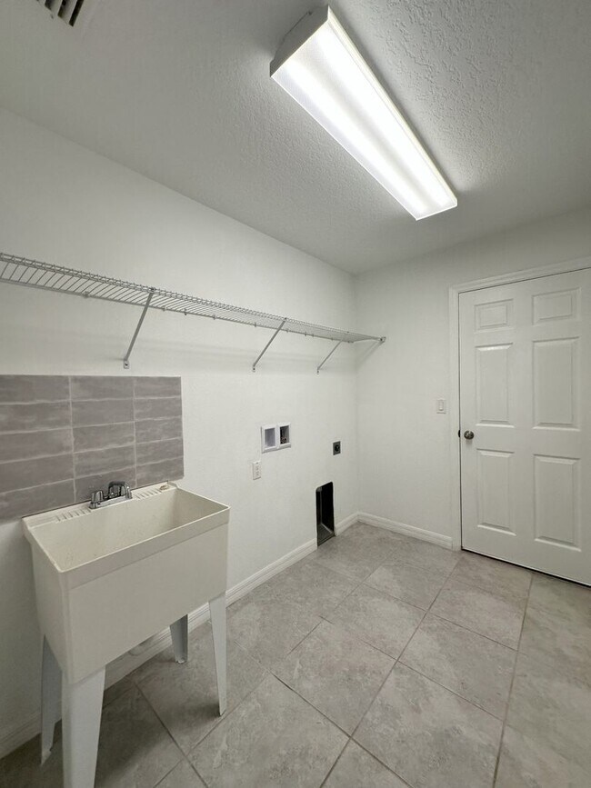 Building Photo - Move-In Ready Rental with Stylish Updates!